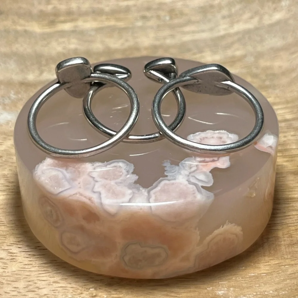 Kendra Scott Ivy Ring Set in Navy Silver-tone - Picture 6 of 10